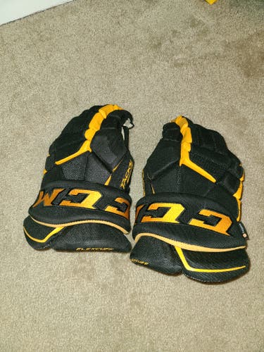 Used CCM Tacks 9080 Gloves 14"