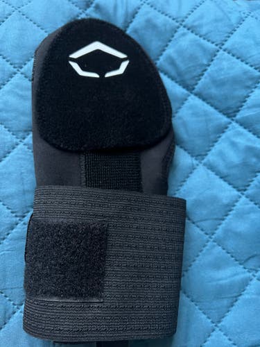 New 2022 EvoShield Left Hand Throw sliding mitt