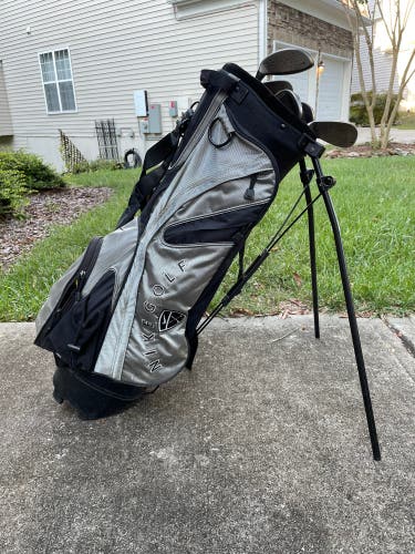 Nike junior youth golf club set with bag. (Ages 3-8)