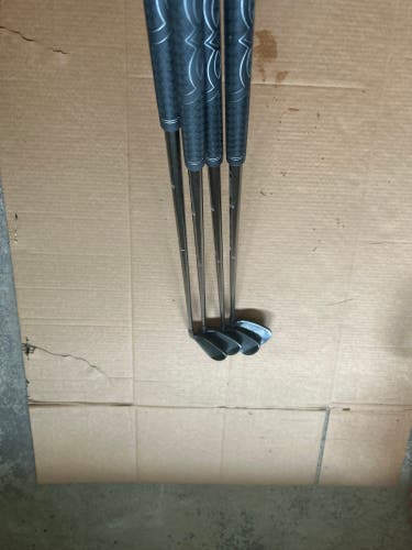 Women’s big bertha golf irons Left Handed (5, 8, 9, P)