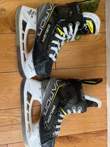 Used Bauer Regular Width Size 1.5 Vapor 3X Hockey Skates