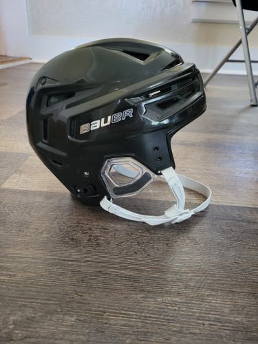 Used Medium Bauer Re-Akt 150 Helmet