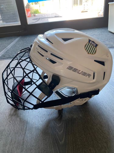 New Medium Bauer Re-Akt 150 Helmet