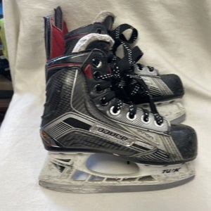 Youth Size 12.5 BAUER VAPOR X900 ICE HOCKEY SKATES
