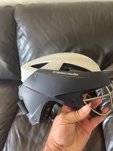 Girls/women’s Cascade LX lacrosse helmet - Used
