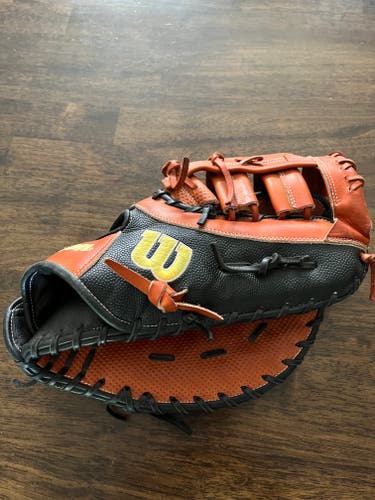 Used Right Hand Throw Wilson First Base A2000 Baseball Glove 12.5"