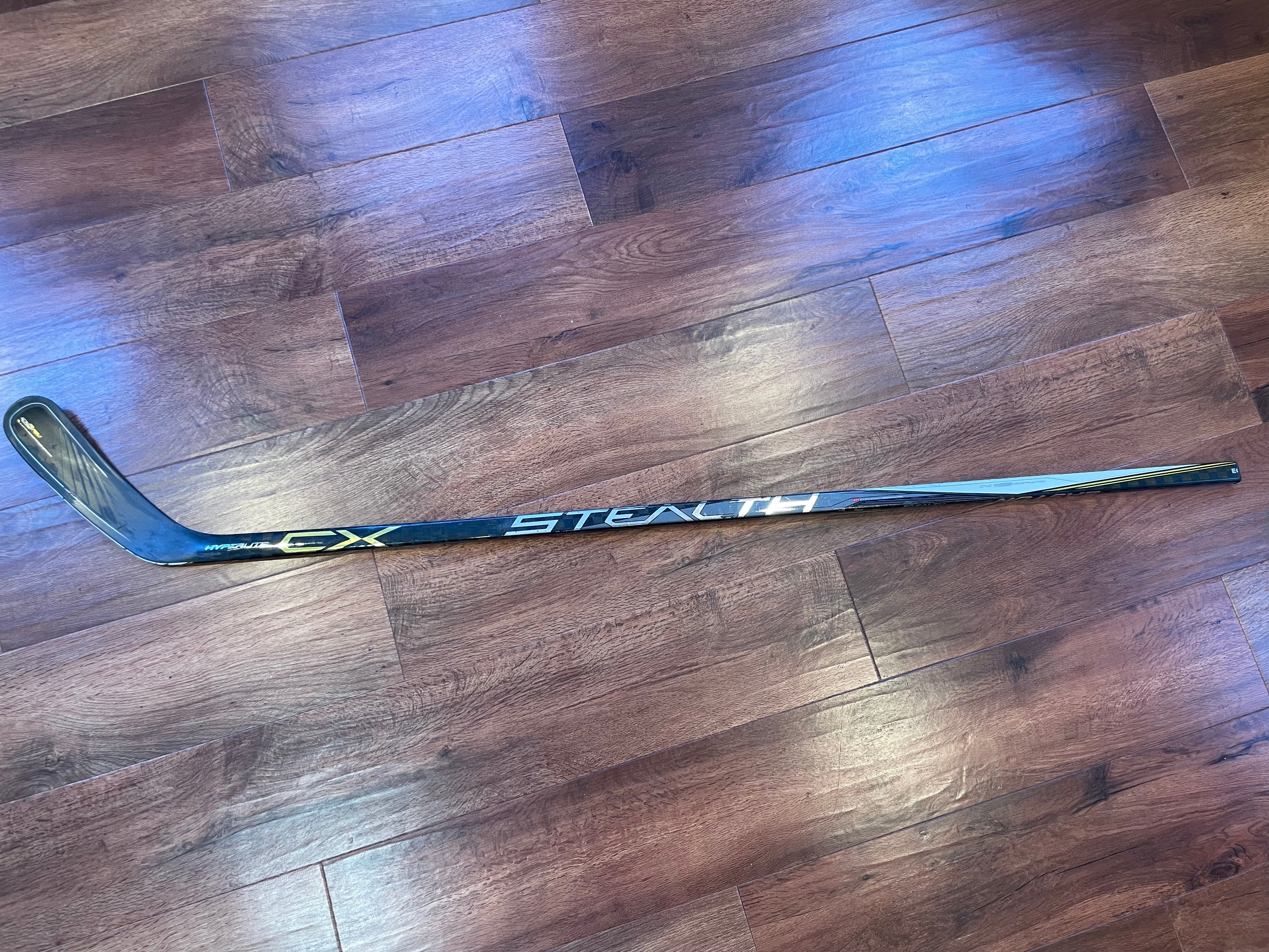 Intermediate Used Right Handed Easton Stealth Hockey Stick | SidelineSwap