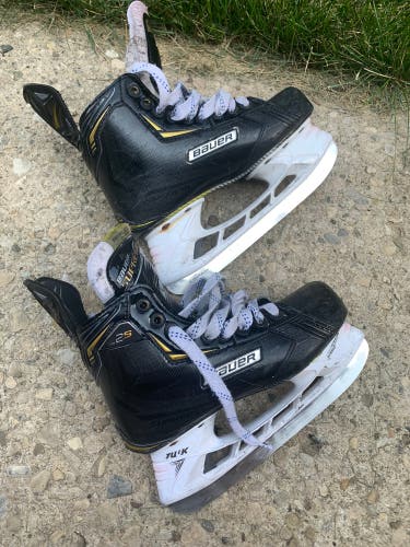 Used Bauer Regular Width Size 4 Supreme 2S Hockey Skates