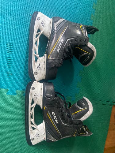 Used CCM  Size 5 Tacks 9080 Hockey Skates