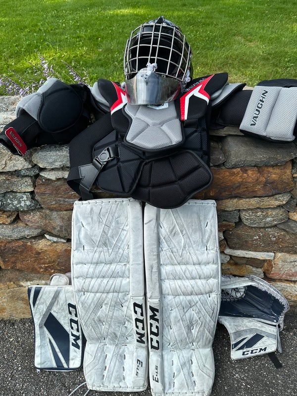 Bauer Goalie Equipment Set and Stand SidelineSwap