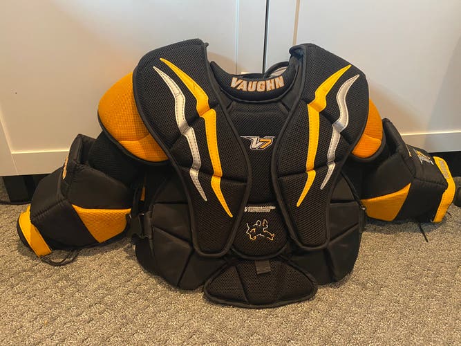 Used Medium Vaughn Velocity V7 XF Int Goalie Chest Protector