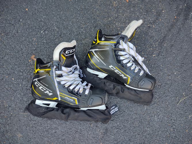 Junior Used CCM Tacks Hockey Goalie Skates Size 4