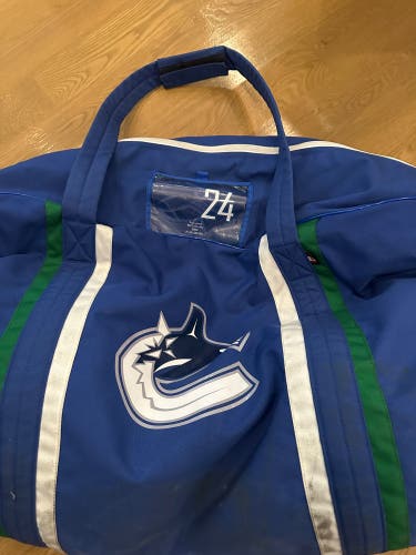 Vancouver Canucks Used 4ORTE Team Carry Bag