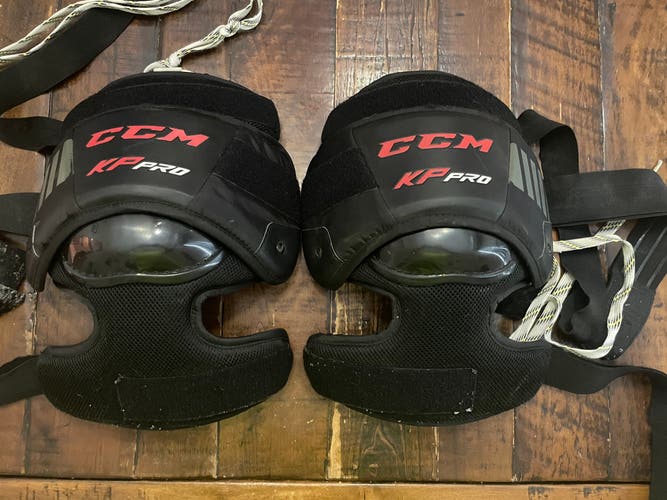 CCM Knee Pads Pro. KP Pro. Senior knee protectors