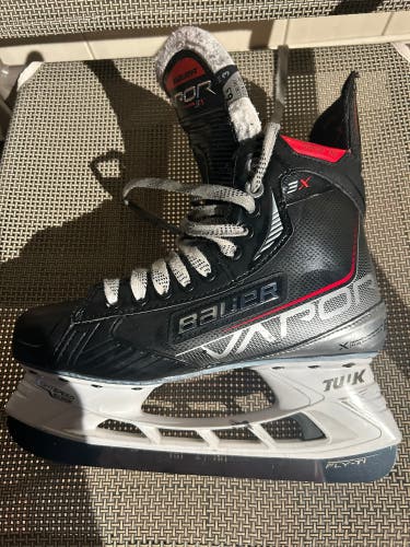 Used Bauer Regular Width  Size 6.5 Vapor 3X Hockey Skates