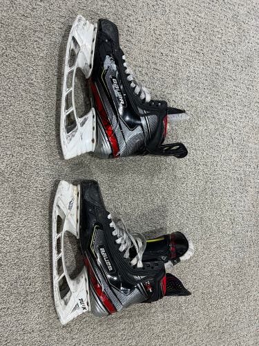 Used Bauer Regular Width  Size 9 Vapor 2X Pro Hockey Skates