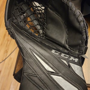 Used Regular CCM Extreme Flex E4.5 Glove and Blocker Set