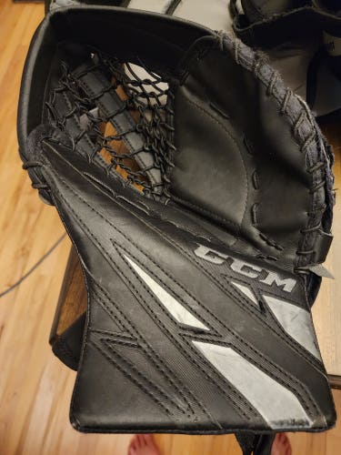 Used Regular CCM Extreme Flex E4.5 Glove and Blocker Set