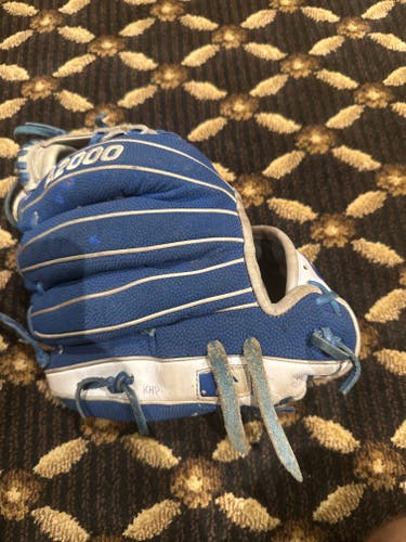 Used 2016 Right Hand Throw Wilson Infield A2000 1786 Baseball Glove 11.5"