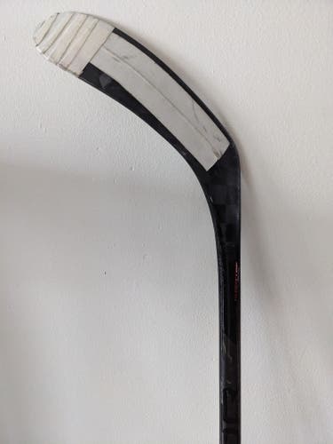 Senior Used Right Handed Bauer Vapor Hyperlite Hockey Stick P28