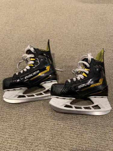 Used Bauer Regular Width Size 12 Supreme M4 Hockey Skates