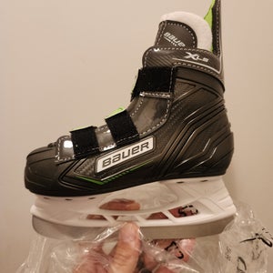 Youth New Bauer X-LS Hockey Skates Regular Width Size 10