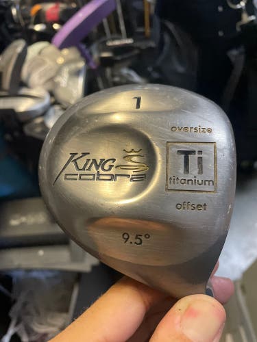 king cobra titanium golf driver 9.5 deg in right handed , graphite
