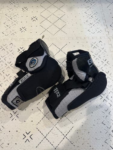CCM 1152 Tacks Elbow Pads - SR Med