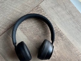 Noise cancelling beats headphones barely used