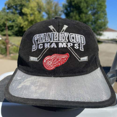 Vintage Starter Detroit Red Wings 1999 Stanley Cup Champs Strapback Hat Cap