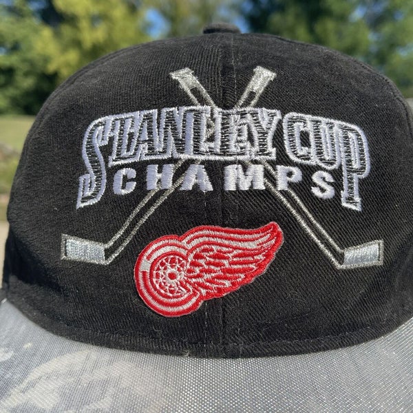 Vintage Detroit Red Wings NHL Hockey Starter Red Hat 