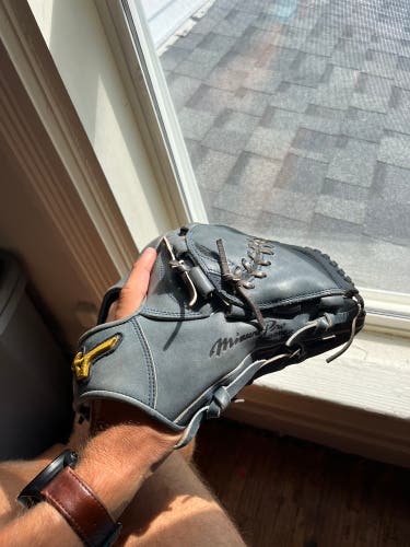 Mizuno Baseball Glove