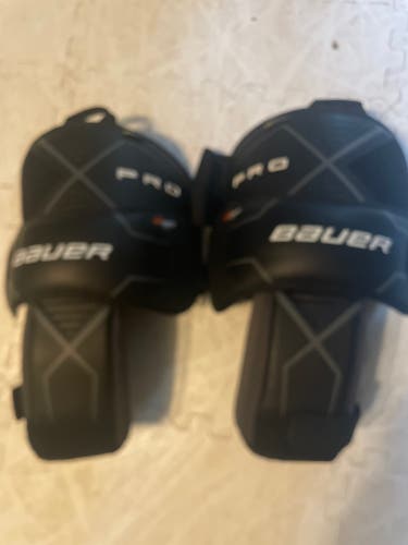 Bauer knee guards