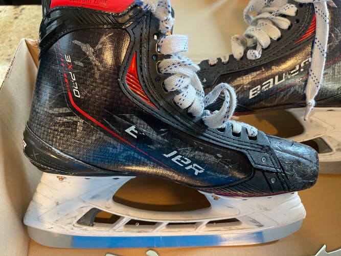 Senior Used Bauer Vapor 3X Pro Hockey Skates Size 8.5, with extra Pulse TI Steel