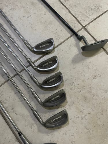 Mens golf set 9 pc in right handed steel shafts , used conditions l Tour model irons /