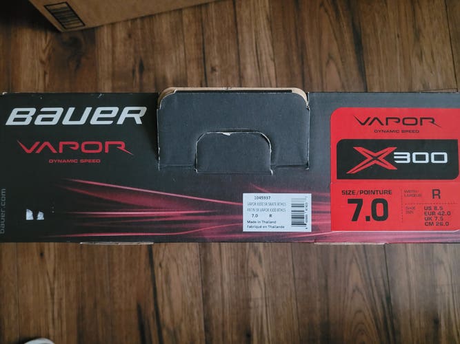 Senior New Bauer Vapor X300 Hockey Skates Regular Width Size 7