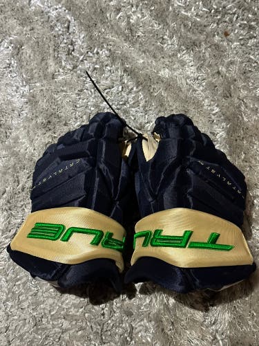 True catalyst 9x Vancouver Canucks reverse retro hockey gloves new