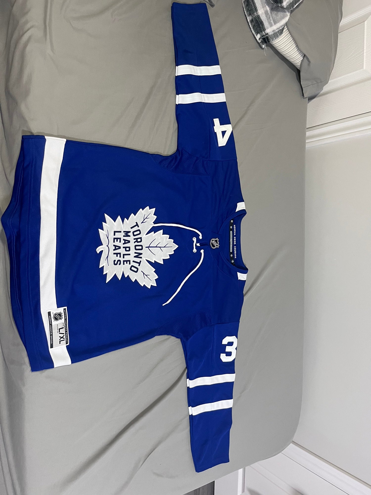 NHL Official Licensed Product Toronto Maple Leafs Jersey Youth Large