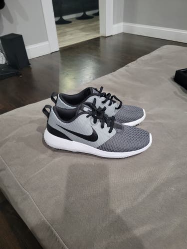 New Kid's Size 3.0 (Women's 4.0) Nike Golf Shoes