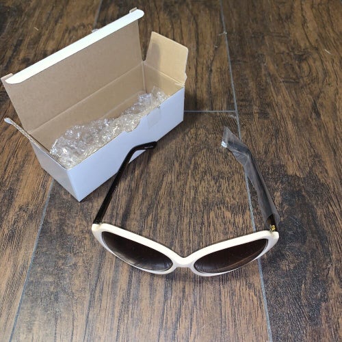Avon Mark. 2010 Beige Summerday Sunglasses with Original Box