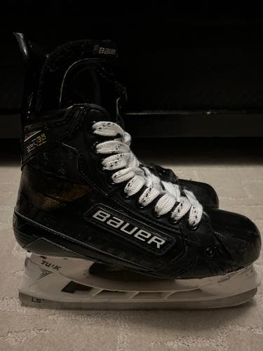 Used Bauer Wide Width  Pro Stock Size 5 Supreme UltraSonic Hockey Skates