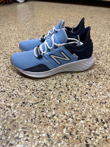 Youth Fresh Foam Roav Sneaker, navy/light blue/white, size 1.5Y