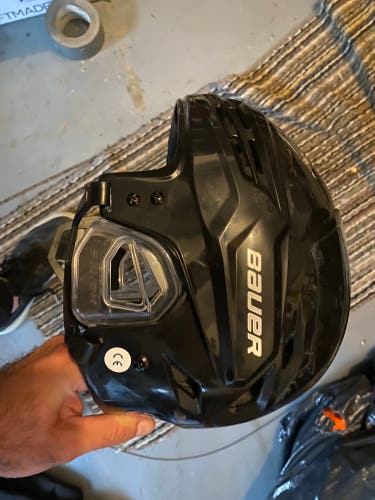 New Large Bauer  Re-Akt 95 Helmet
