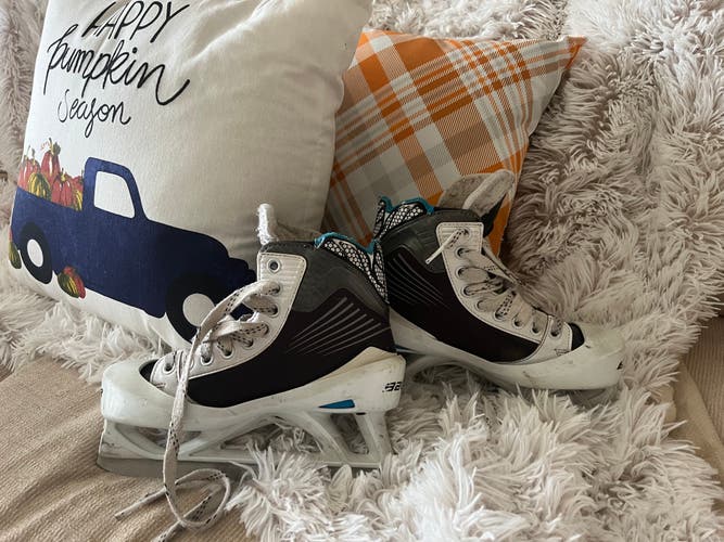 Junior Used Bauer Hockey Goalie Skates Regular Width Size 2.5