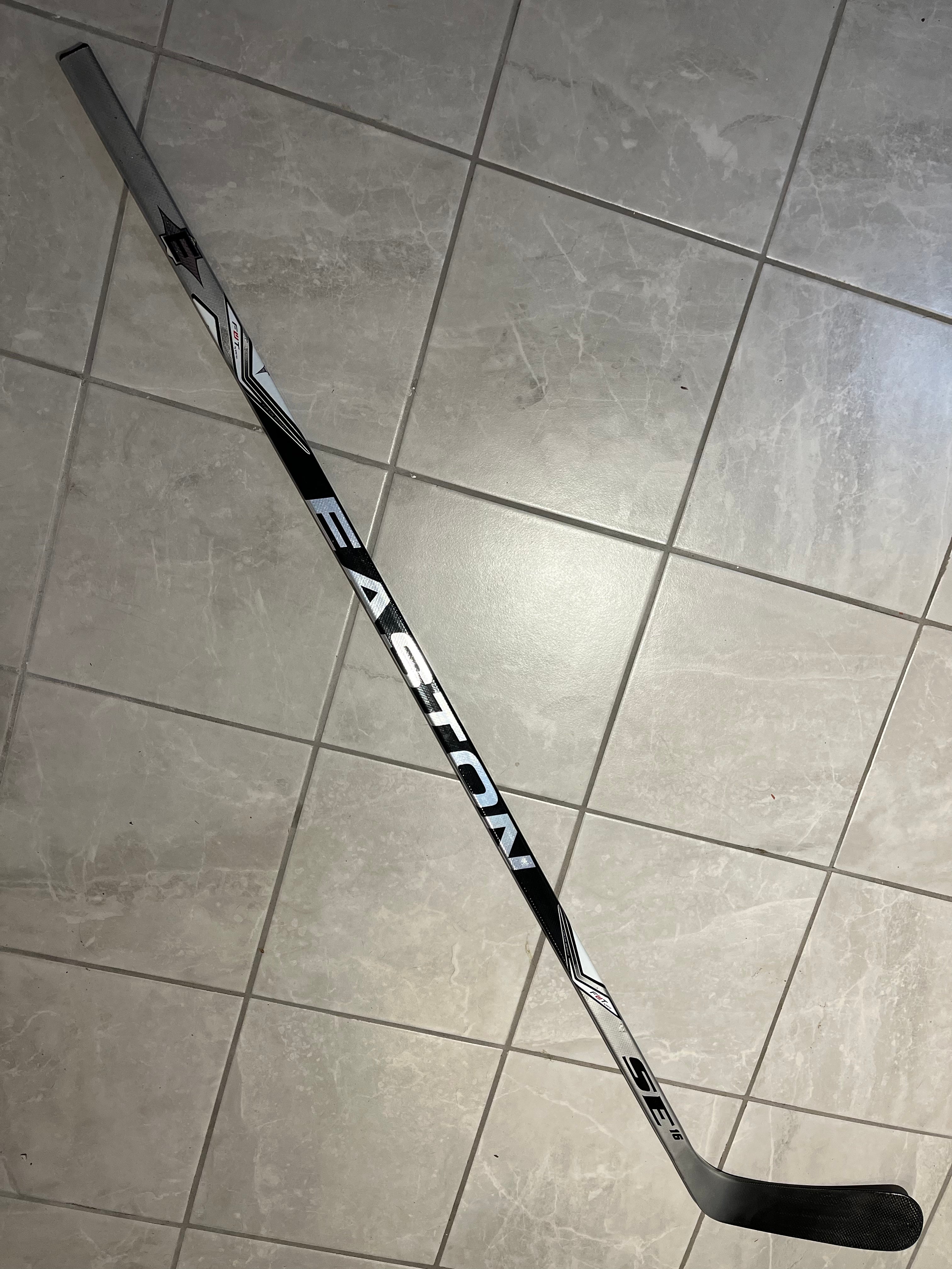 Easton Synergy SE16 Grip Composite Hockey Stick- Senior