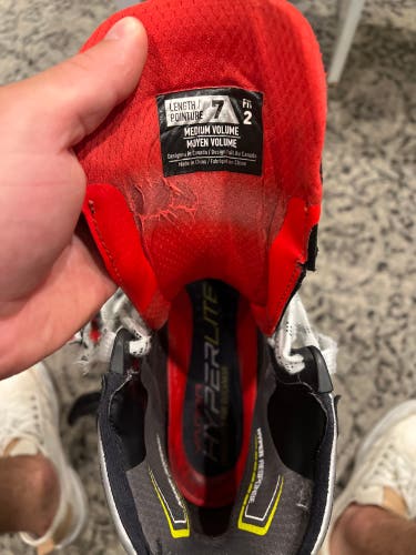 Used Bauer Regular Width  Size 7 Vapor Hyperlite Hockey Skates