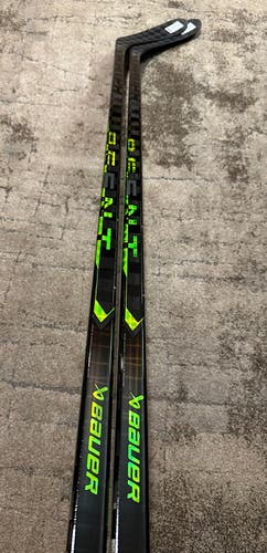 NEW! 2 PACK! 2x 70 Flex Right Hand P28 Ag5nt Hockey Sticks