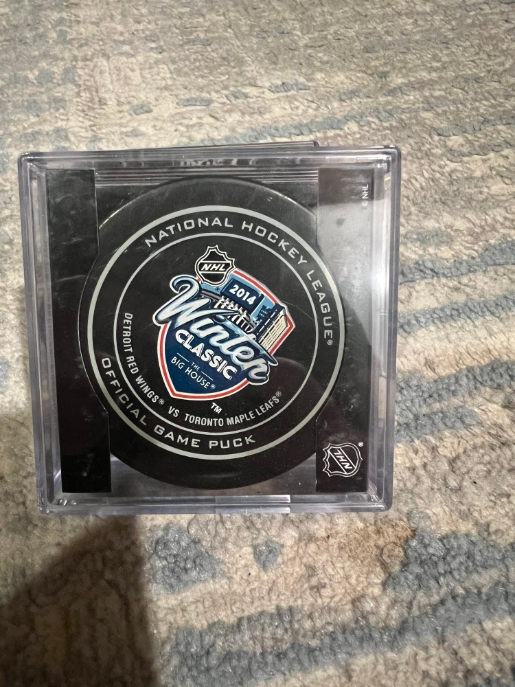 2014 Nhl Winter Classic game puck