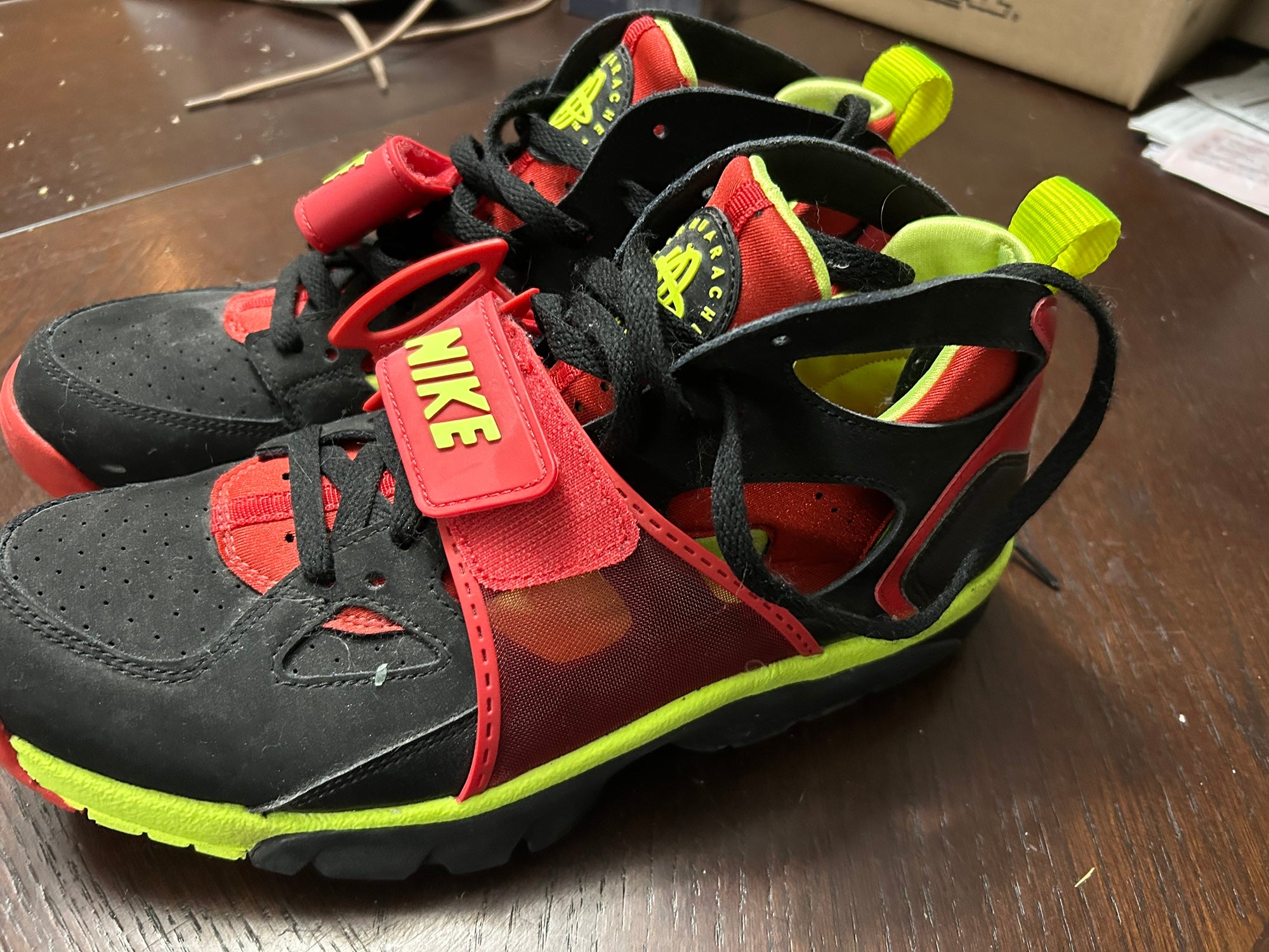 black red green huaraches