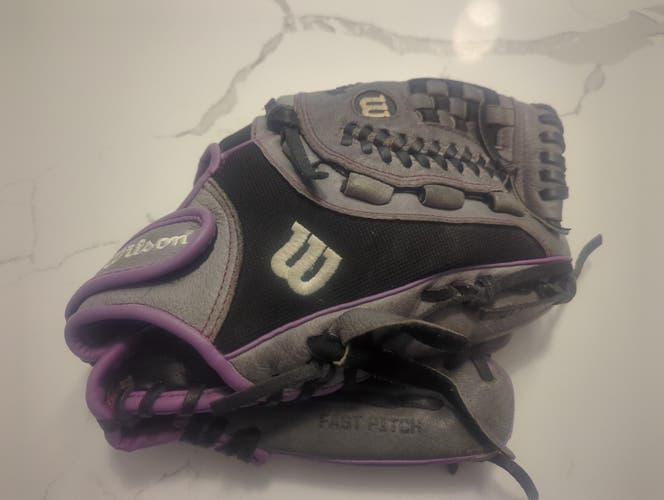 Used Wilson Right Hand Throw Infield Flash Softball Glove 11"